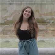 Actuellement en Master MEEF, je suis une étudiante qui souhaite donner des cours d'anglais
